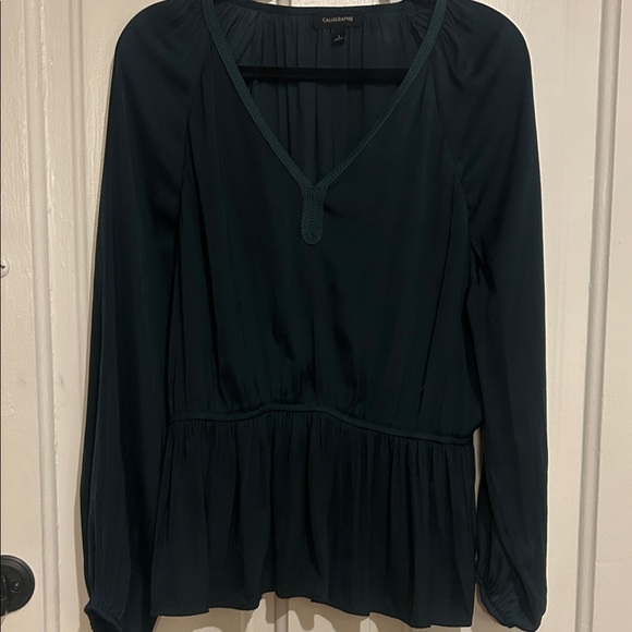 Elegant Dark Green Blouse - Picture 4 of 5